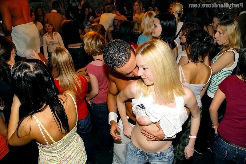 18P Gals secretly filmed parting hard