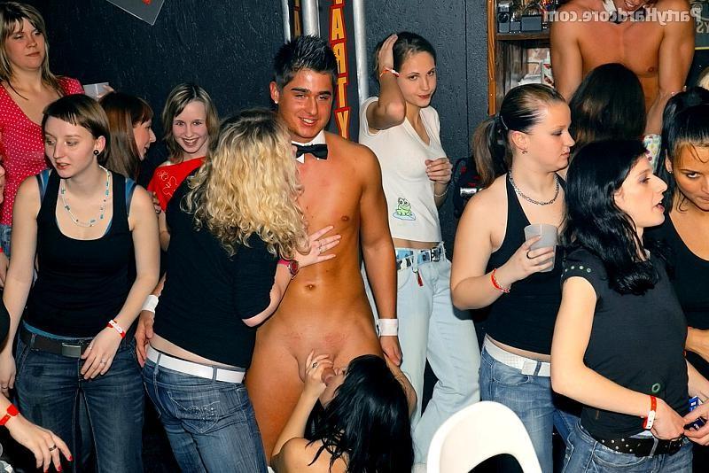 18P Gals secretly filmed parting hard