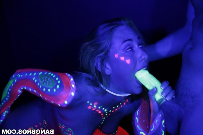 16P Gorgeous Blonde Teen Carter Cruise Gives Lap Dance And Gets Boned