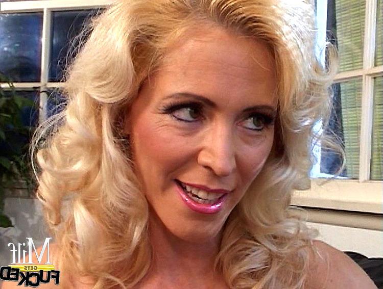 15P Young grandma seduces a young guy and enjoys a good fuck