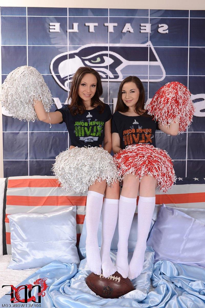 15P Hot horny cheerleaders in a threesome