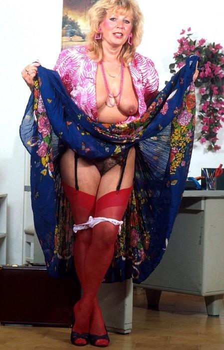 16P Voluptuous mature lowers her panties at work