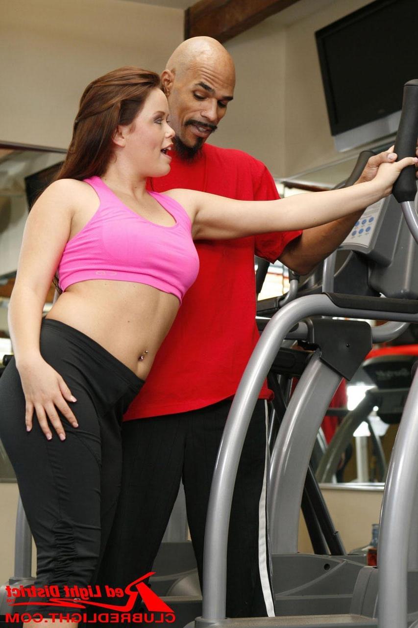 15P Big titted gym babe pounded with huge black hammer