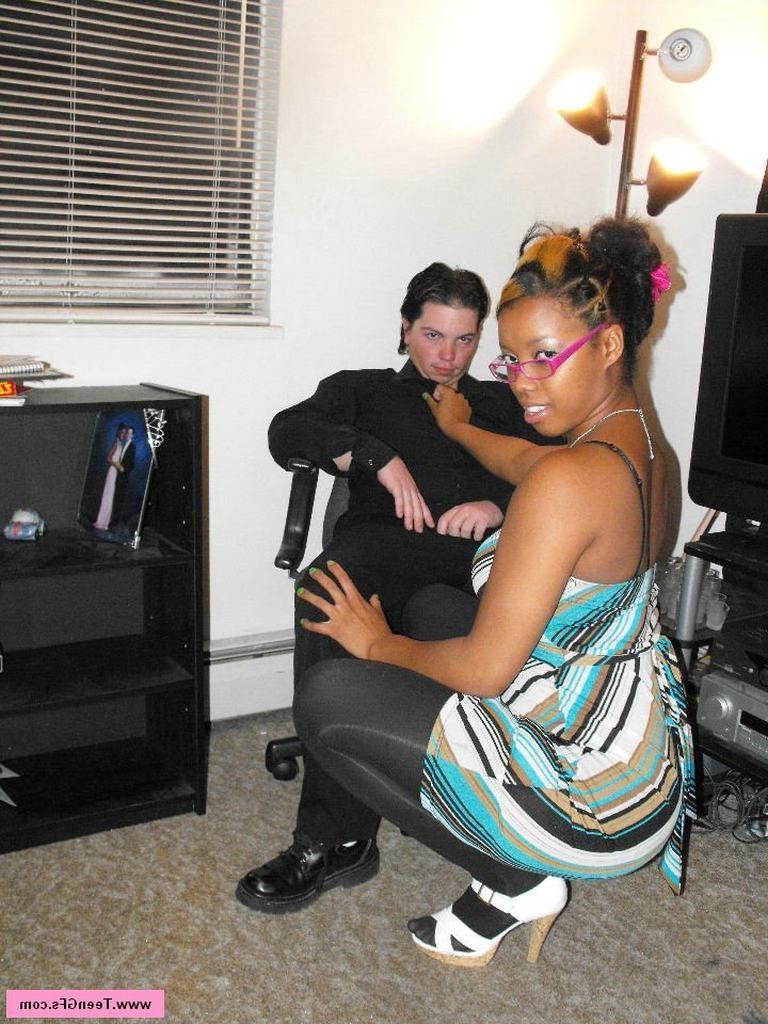 15P Ebony girlfriend sucks white cock in homemade pix