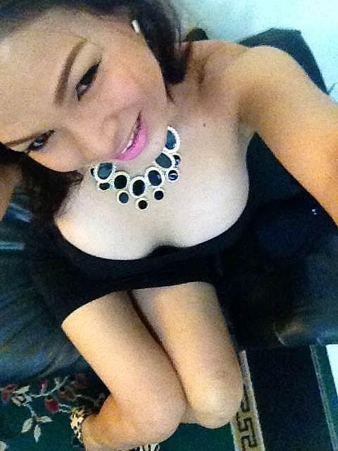 14P Cute Shemale Gets Naughty With Her Iphone