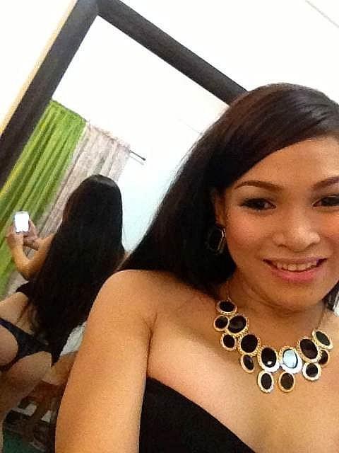 14P Cute Shemale Gets Naughty With Her Iphone