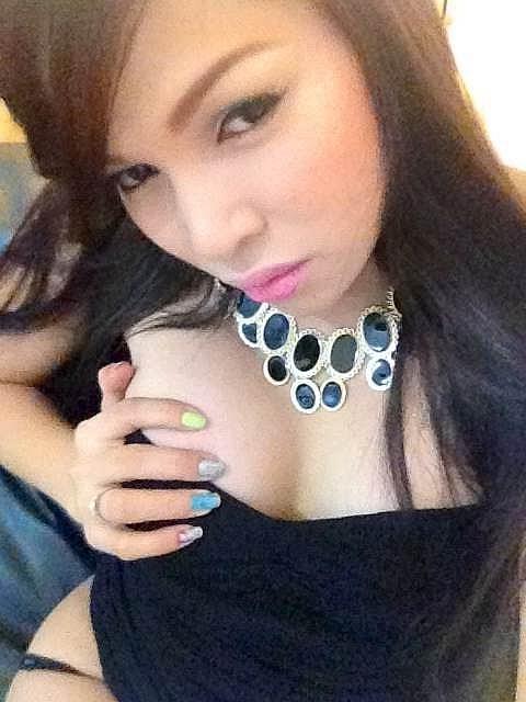 14P Cute Shemale Gets Naughty With Her Iphone