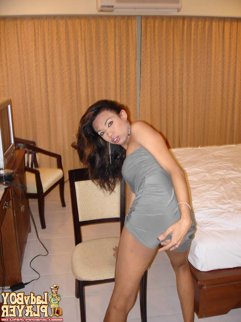 14P Amazing ladyboy undresses at home
