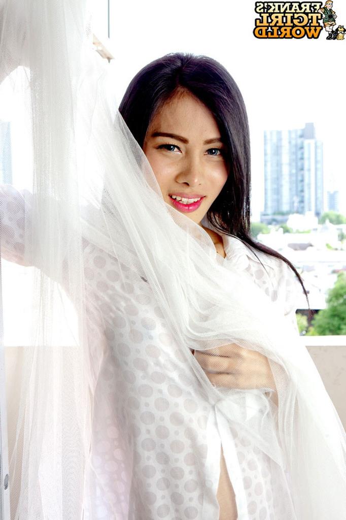 15P Ladyboy strips nude