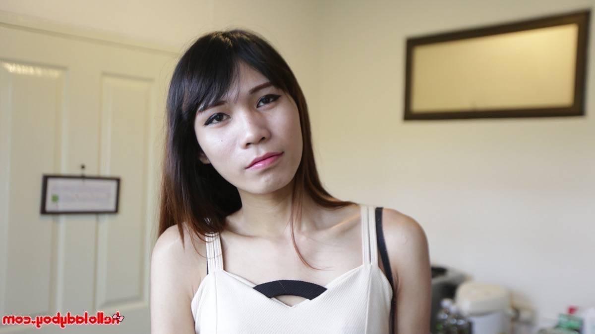 12P Thai Ladyboy blowjob