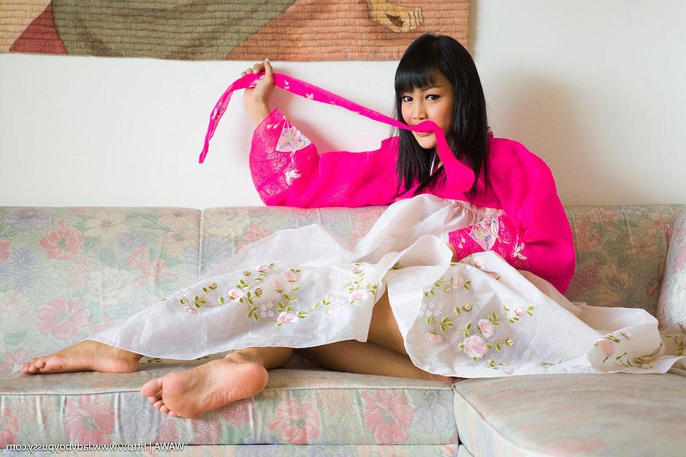 16P Sweet Asian Transsexual Wawa flashes her cute new pussy