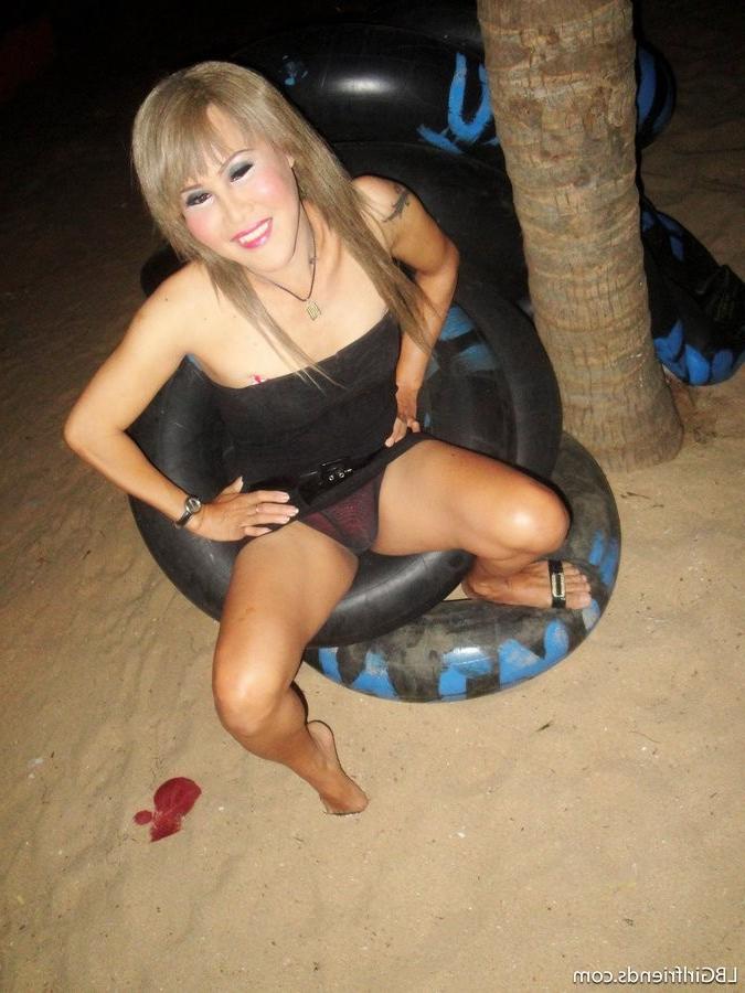 16P Sexy Asian Ladyboy Escort Shows Off Her Amazing Body