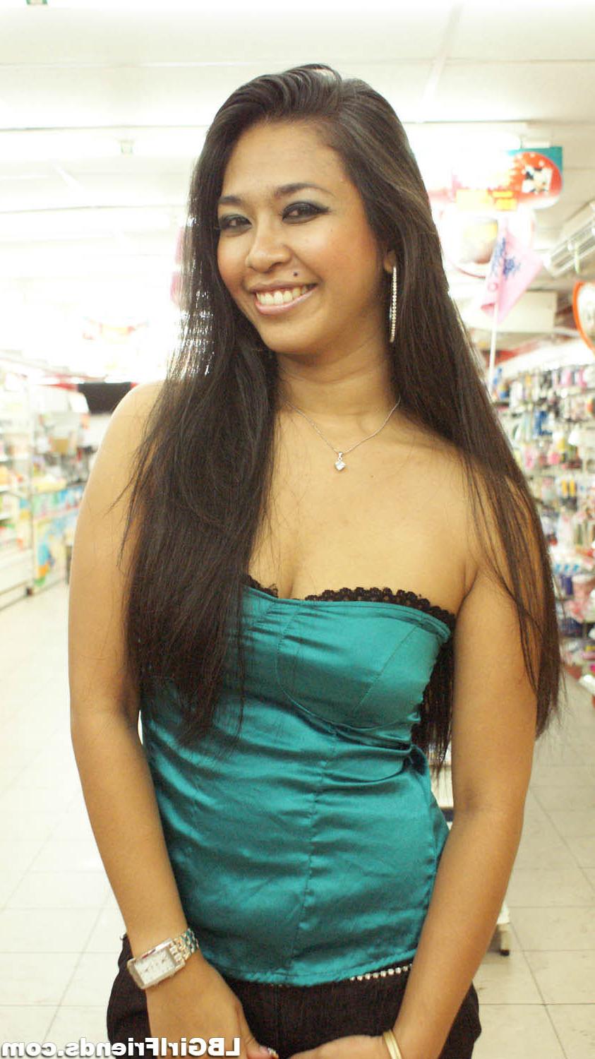 11P Ladyboy Girlfriends Whoring On The Streets Of Bangkok