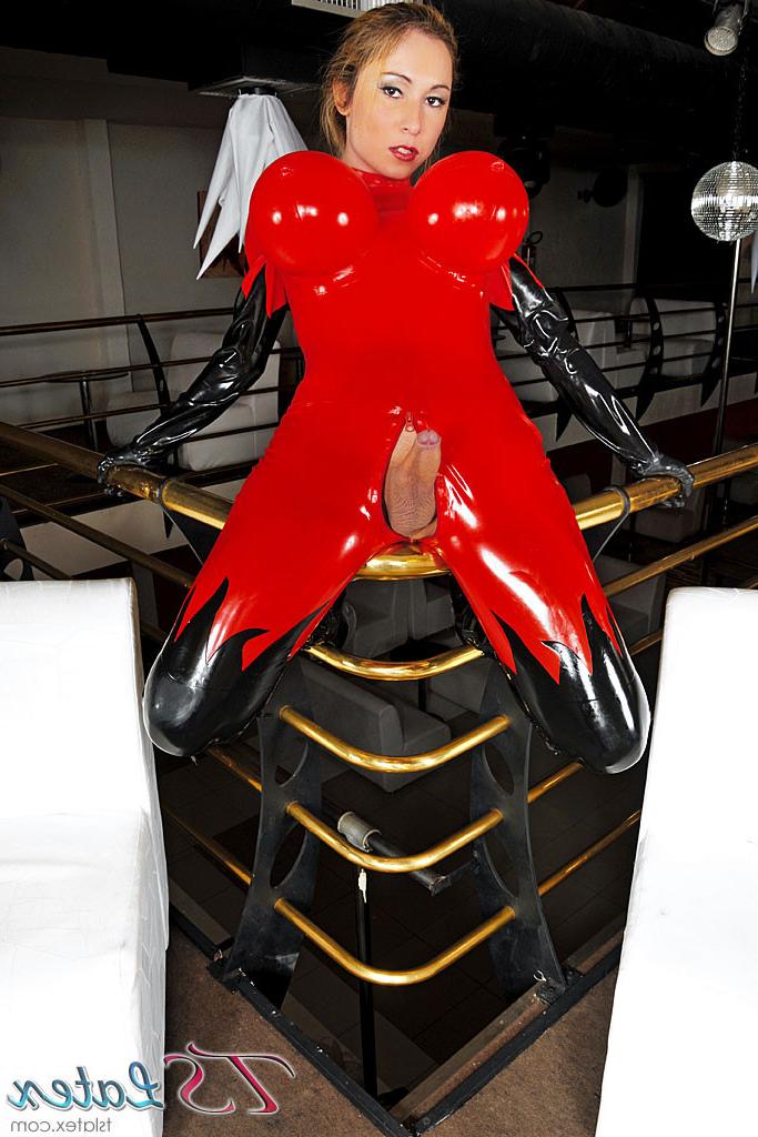 16P Hot tranny in latex makes all horny boys pop
