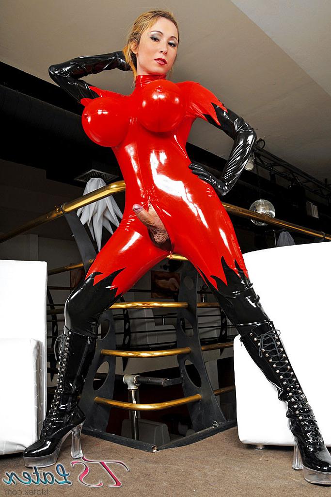 16P Hot tranny in latex makes all horny boys pop