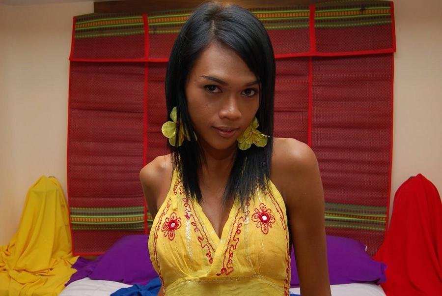 15P Well Hung Asian Tgirl Mint Shows Off Her Famous Cock