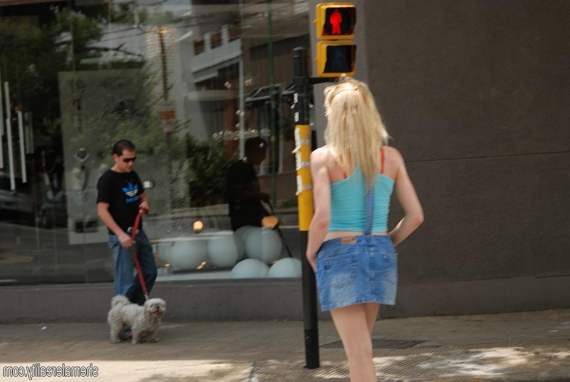12P Blonde tranny goes on knees and sucks in shemale pictures