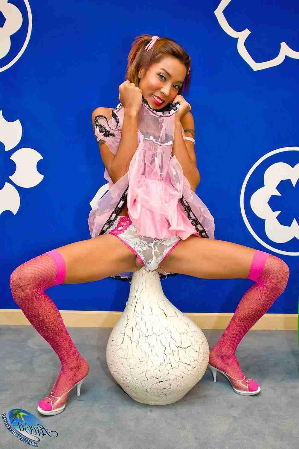 14P Areeya looking cute in pink