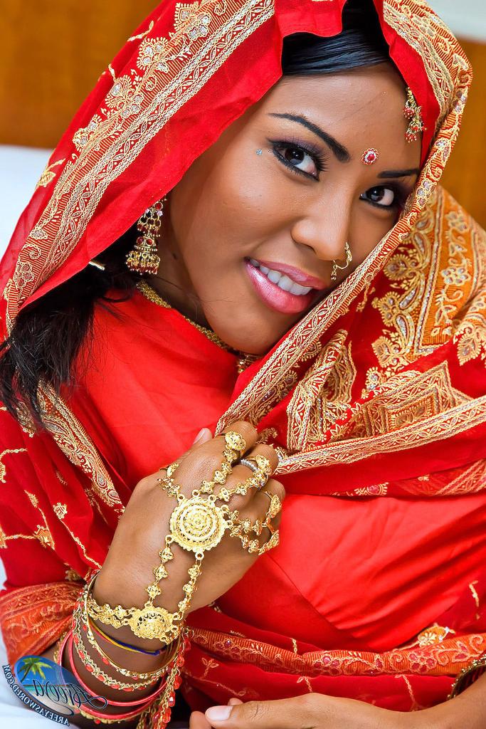16P Ladyboy Areeya dressed as a Indian godess