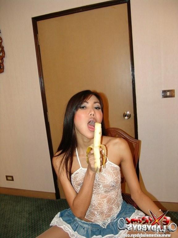 16P Ladyboy sucking a cock and getting fucked