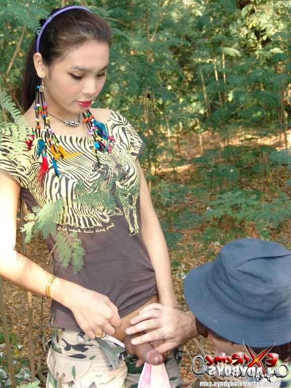 16P Sexy ladyboy getting her dick sucked and sucking a dick