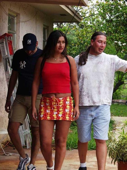 16P Sexy latina milf in threesome action