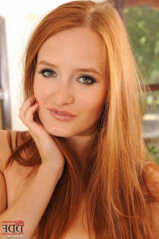 16P Denisa Heaven redhead strips and vibrator toys
