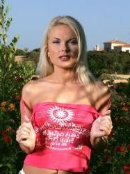 15P Gorgeous blonde playing with her clit