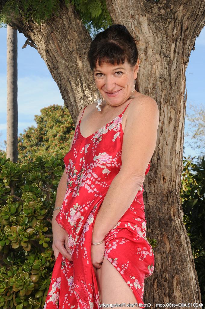 16P Anna is 50 YO and got some nice nipples
