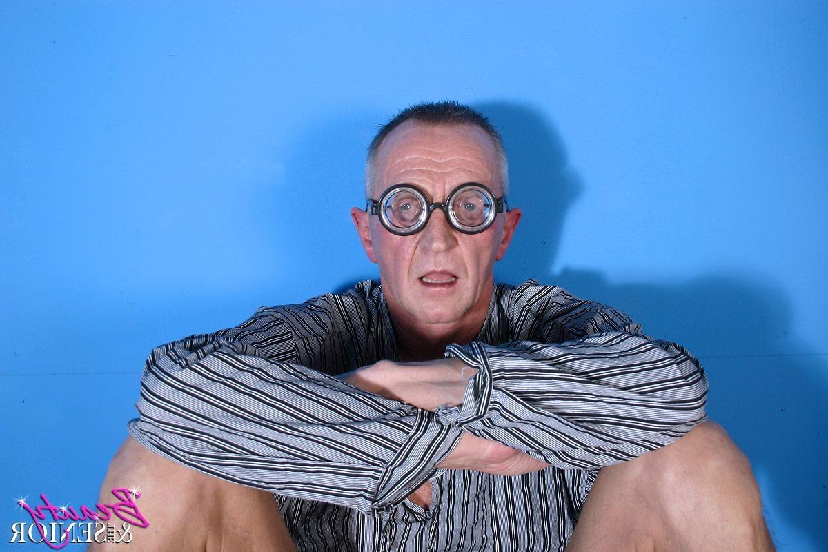 14P Senil grandpa enjoys fucking a teenage pussyhole