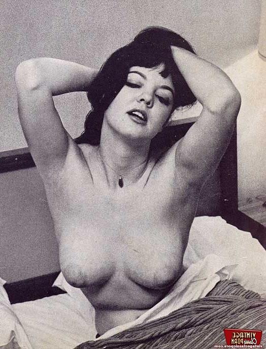 12P Hairy vintage voluptuous ladies posing in sexy stockings