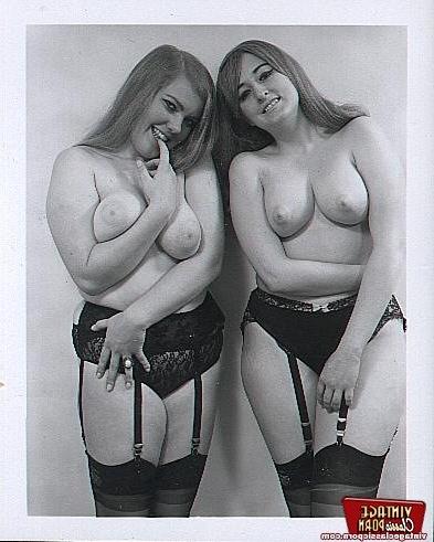 12P Hairy vintage voluptuous ladies posing in sexy stockings