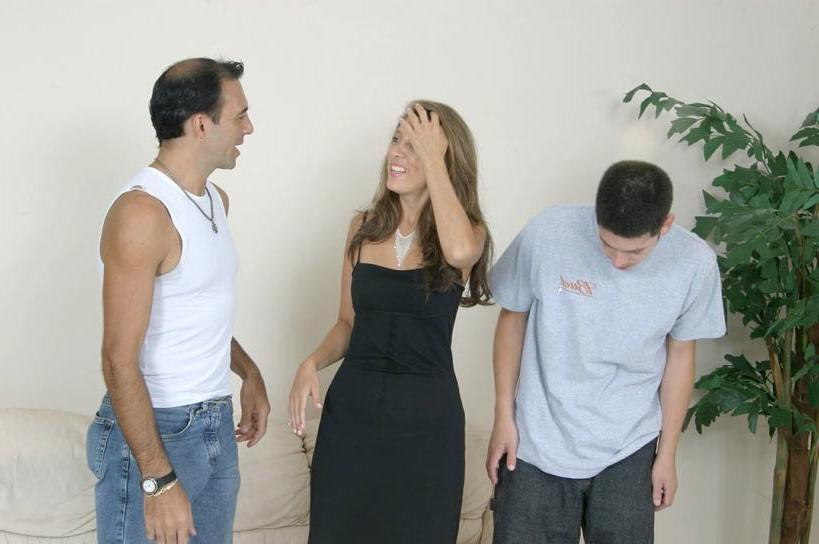 16P Big breasted mature mom in threesome action