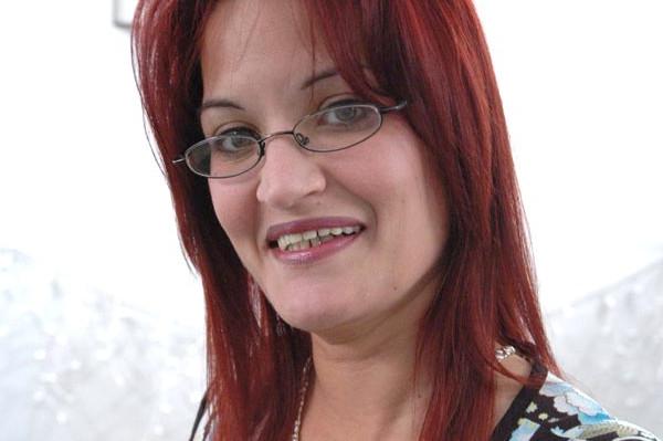 16P Redhead mature mom in threesome action