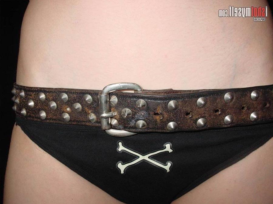 15P Punk chick sticks out her hard wet nipples