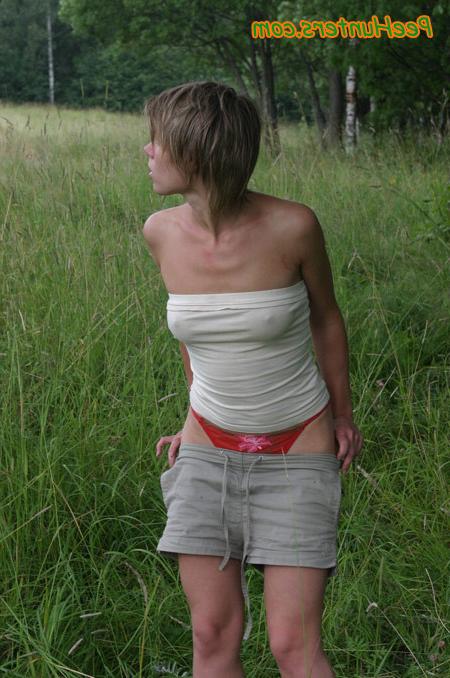 16P Cute teen peeing in the park