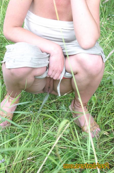16P Cute teen peeing in the park