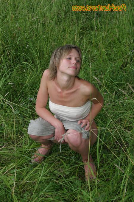 16P Cute teen peeing in the park