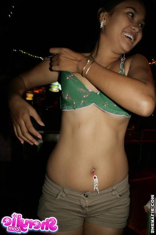 15P Naked Filipino Sherylie have fun with friends