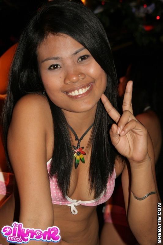 15P Naked Filipino Sherylie have fun with friends