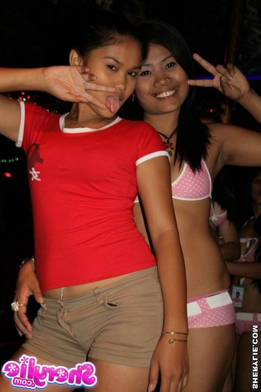 15P Naked Filipino Sherylie have fun with friends