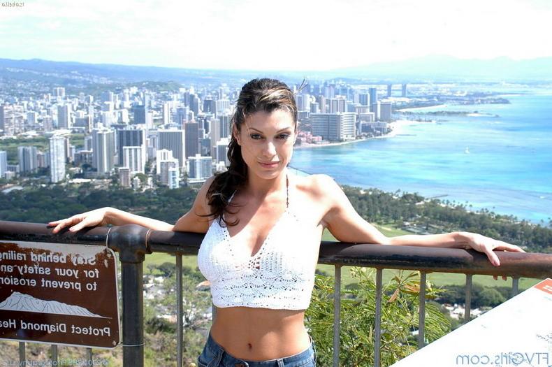 16P Hottie Isabel upskirt