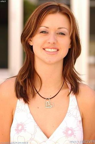 22P Redhead outdoors spreading clit lips