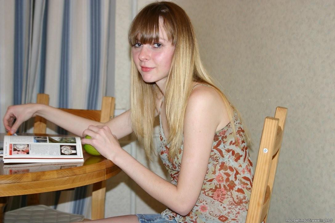 15P blonde amateur honey upskirt flashing tight poon