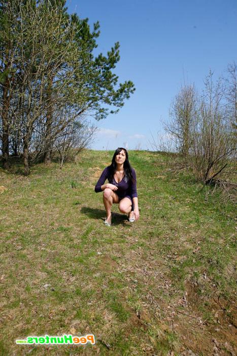 16P Lonely teen walker with great body filmed piddling