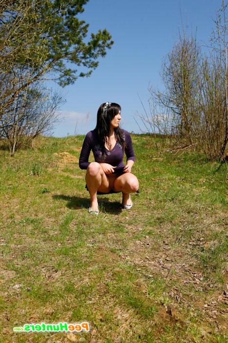 16P Lonely teen walker with great body filmed piddling