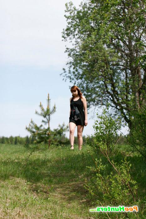 16P Hot teeny pissing down from the slope of the hill