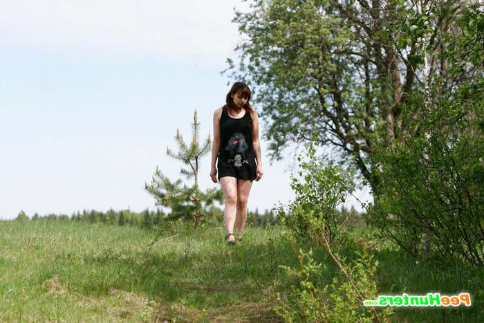 16P Hot teeny pissing down from the slope of the hill