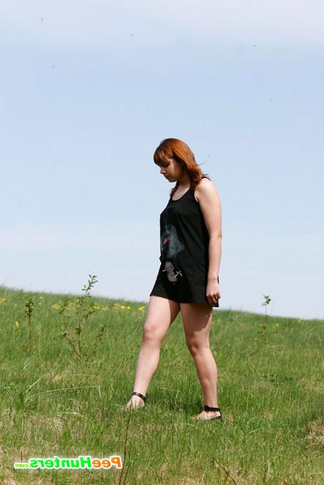 16P Hot teeny pissing down from the slope of the hill