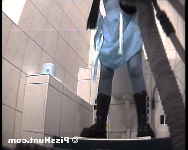 14P Yummy gushing pussies shot on toilet spy cam
